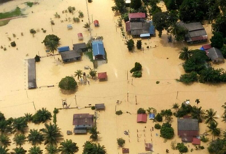 In anderen Teilen Asiens haben die Menschen nicht die Muße, sich um schöne Körper zu kümmern. In Malaysia haben heftige Monsun-Regenfälle zu schweren Überschwemmungen geführt.