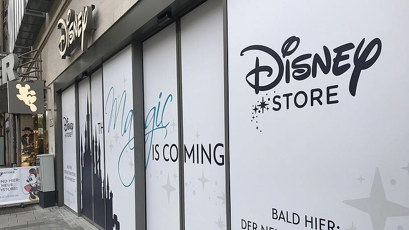 Der Eingang zum Paradies für alle Disney-Fans und solche, die es werden sollen.