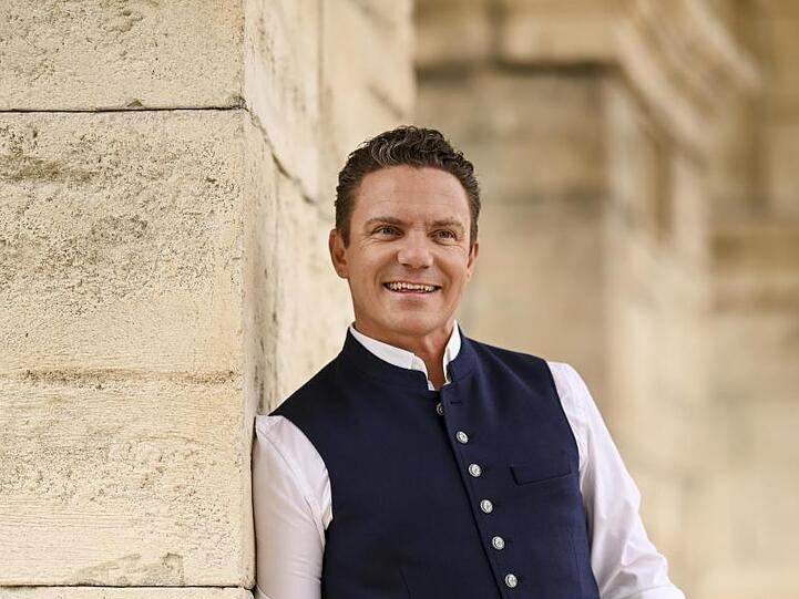 Moderator und Musiker Stefan Mross posiert im Europa-Park. Foto: PAtrick Seeger/Archivbild