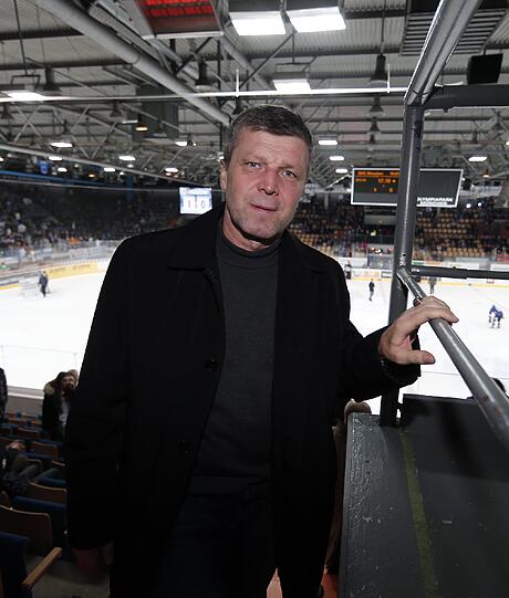 ... Peter Stastny. Dieser war auch langjähriger NHL-Profi und ist seit 1998 Mitglied der Hockey Hall of Fame. Ohnehin ist die ganze Familie eine Macht im Eishockey: die beiden Onkel von Paul, Anton und Marián waren ebenfalls erfolgreich in der NHL unterwegs.