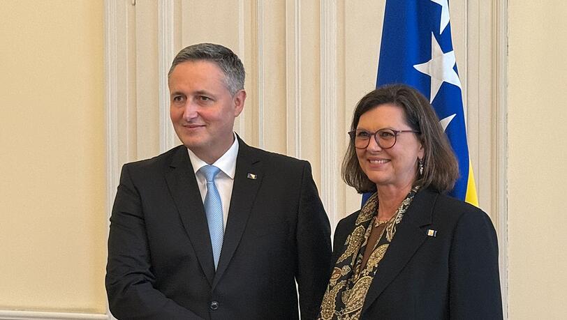 Bayerns Landtagspr&auml;sidentin Ilse Aigner wird in Sarajevo vom Staatspr&auml;sidenten von Bosnien-Herzegowina empfangen.