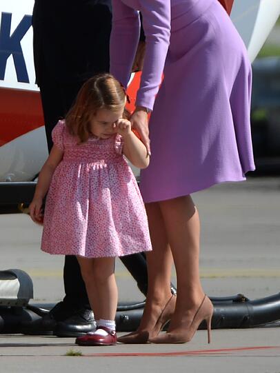 Gemeinsam mit den Kindern Charlotte und George sind Prinz William und seine Kate bei Airbus.