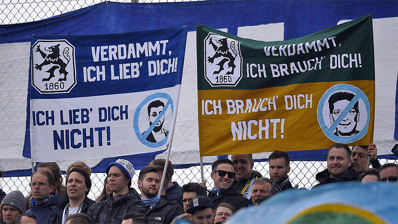 In der Westkurve offenbar nicht sonderlich beliebt: Löwen-Investor Hasan Ismaik (linkes Banner) und sein Sprecher Saki Stimoniaris.