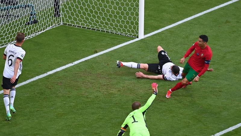 Cristiano Ronaldo (r) brachte Portugal in Führung. Cristiano Ronaldo (r) brachte Portugal in Führung.