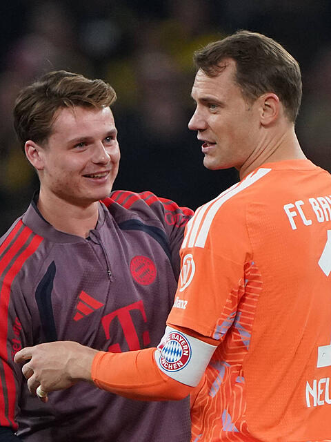 Bayern-Kapit&auml;n Manuel Neuer und sein Nachfolger Jonas Urbig.