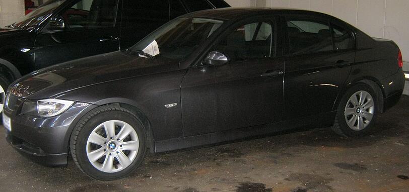 In ihrem anthrazitfarbenen BMW ist die 51-jährige Münchnerin entführt und misshandelt worden.