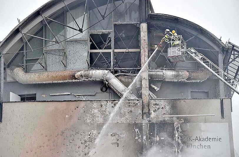 Am Samstagmittag brannte es im Gebäude der IHK-Zentrale - insgesamt drei Löschzüge der Feuerwehr mussten ausrücken.