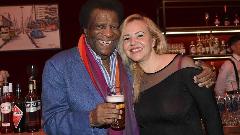 Mit Ehefrau Luzandra ist Roberto Blanco seit 2013 verheiratet. Mit Ehefrau Luzandra ist Roberto Blanco seit 2013 verheiratet.