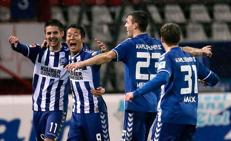 Der KSC bejubelt den Treffer zum 3:0.