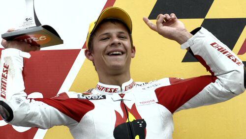 Jubeln will Stefan Bradl noch öfters. Zeit hat er: Er ist erst 18. Jubeln will Stefan Bradl noch öfters. Zeit hat er: Er ist erst 18.