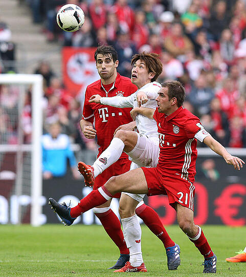 PHILIPP LAHM - NOTE 3: Wieder in der Startelf. Der Kapitän hatte diesmal Coman auf seiner Seite vor sich &ndash; ungewohnt, aber nicht uneffektiv. Eines der einfachsten Bundesliga-Spiele für Lahm, spulte fehlerlos sein Pensum herunter und kann sich nun auf eine "freie Woche" freuen. Ist für das Spiel am Dienstag beim FC Arsenal ja Gelb-gesperrt.