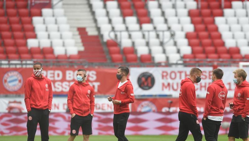 Die Spieler von Düsseldorf vor dem Spiel. Foto: Christof Stache/AFP/Pool/dpa Die Spieler von Düsseldorf vor dem Spiel. Foto: Christof Stache/AFP/Pool/dpa