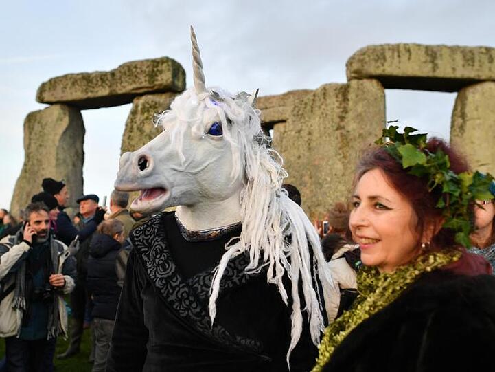Das Einhorn darf in Stonehenge nicht fehlen.