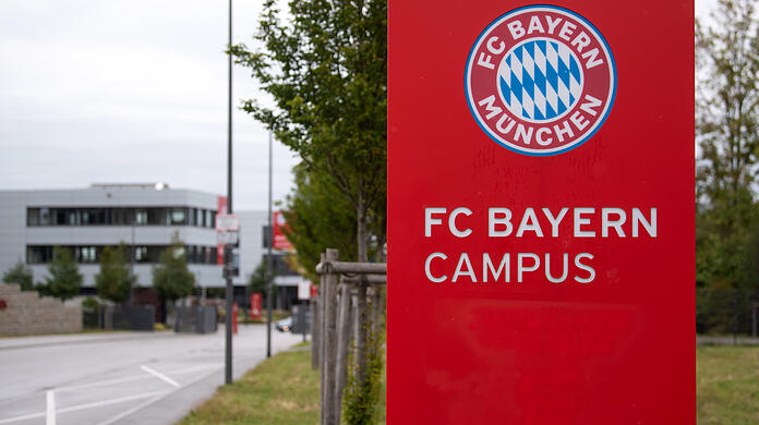 Es geht unter anderem um mögliche Verstöße gegen das Mindestlohngesetz bei der Bezahlung von Jugendtrainern am Campus des FC Bayern. (Archivbild)