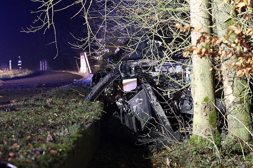 Unfassbares Glück hatte eine 19-Jährige, die diesen Unfall unverletzt überlebte.