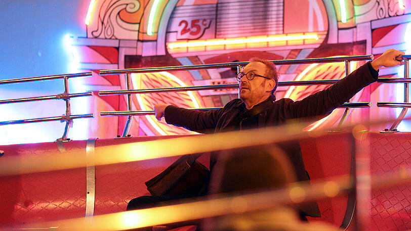 Sich vom Leben mal richtig Durchschleudern lassen: Josef Hader als Ex-Feuilletonist auf dem Wiener Prater.