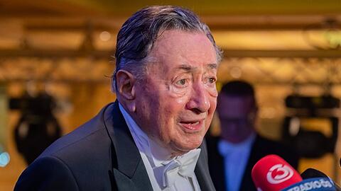 Richard "Mörtel" Lugner musste sich einer Operation an der Herzklappe unterziehen.