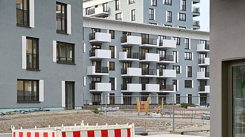 Gerade fertiggestellt: die Beamtencity, exklusiv für Staatsbedienstete im Südwesten des Olympiaparks. Insgesamt aber sieht es mit der Bautätigkeit in München schlecht aus. Nur durch einen Bauboom würden sich Mietpreise abschwächen, sagen Experten wie Stephan Kippes.