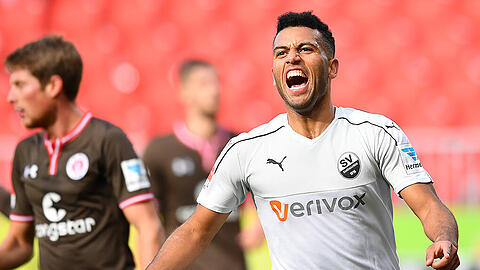 Sandhausens Andrew Wooten jubelt über sein Tor zum 3:0 gegen den FC St. Pauli.