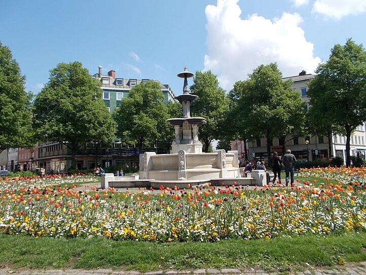 Und auch am Weißenburger Platz blühen die Blumen.