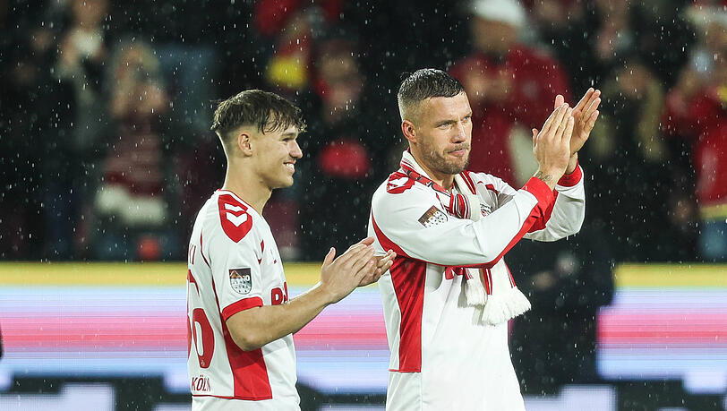 Sommer-Sonne-Sixpack-Lukas-Podolski-zeigt-Urlaubsfoto-mit-Sohn