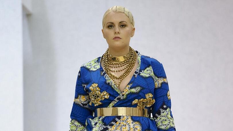 Hayley Hasselhoff zeigt sich auf der London Fashion Week selbstbewusst Hayley Hasselhoff zeigt sich auf der London Fashion Week selbstbewusst