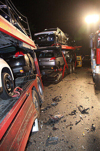 Schwerer Verkehrsunfall bei einem Überholmanöver auf der B12: die Bilder.
