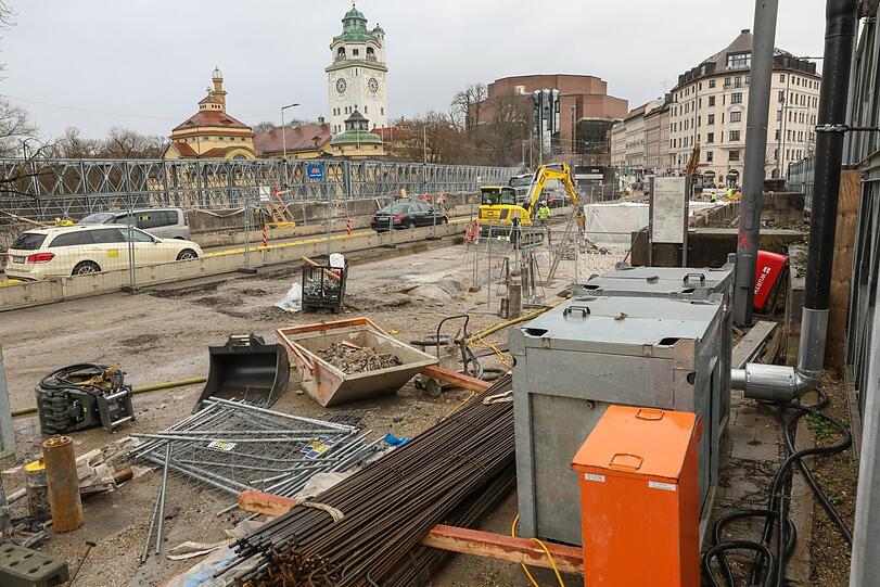 Stahlteile, Baggerschaufeln, Kiesberge: Die Bauarbeiten an der Ludwigsbrücke sind gerade spannend anzuschauen. Mehr Bilder von der Baustelle zum Durchklicken.