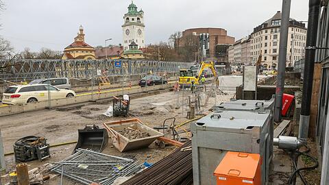Stahlteile, Baggerschaufeln, Kiesberge: Die Bauarbeiten an der Ludwigsbrücke sind gerade spannend anzuschauen. Mehr Bilder von der Baustelle zum Durchklicken.