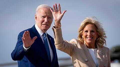 Oft sind Joe und Jill Biden gemeinsam unterwegs - im Mai steht der First Lady allerdings ein Solo-Trip nach Großbritannien bevor.