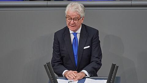 Marcel Reif bei seiner Rede im Bundestag im Januar 2024.