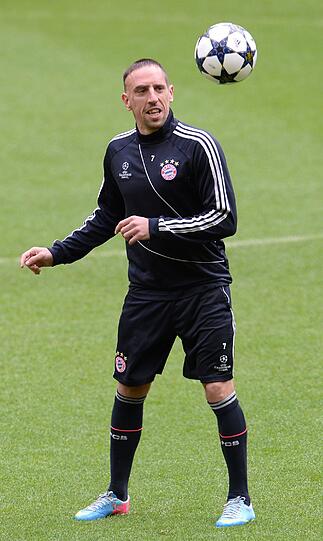 Jetzt wird?s langsam ernst: Die letzte Trainingseinheit vor dem großen Showdown im " German Endspiel". Die Bilder vom Bayern-Training im Wembley-Stadion!