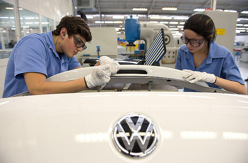 Der Stellenabbau im größten südamerikanischen VW-Werk soll freiwillig erfolgen. Zuvor hatte es einen 11-tägigen Streik in der brasilianischen Fabrik gegeben.