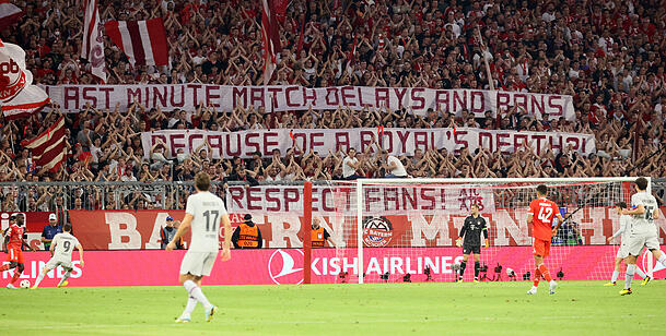 Nach dem Tod von Queen Elizabeth II. hat die Premier League ihren Spieltag verschoben. Bayern-Fans kritisieren das.