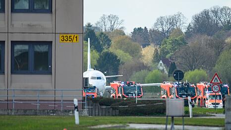 Die Landung sei sicher verlaufen, teilte eine Sprecherin des Hamburger Airports auf Anfrage mit.