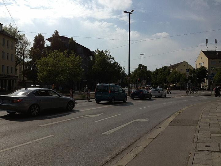 Diese Stelle macht den Autofahrern am Romanplatz Probleme.