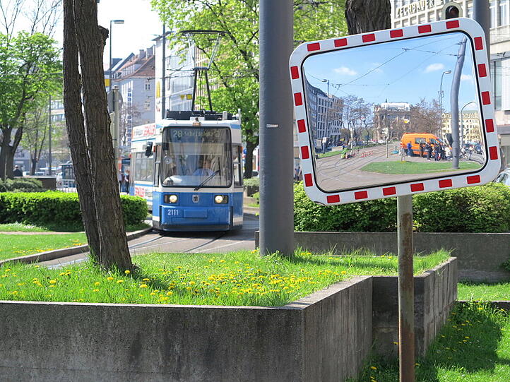 Was sein muss, muss sein: Bei der Trambahn am Stachus wird Frühjahrsputz gemacht. AZ-Leser Djordje Matkovic hat viele schöne Innenstadt-Impressionen eingefangen. Klicken Sie sich durch die Bilder.