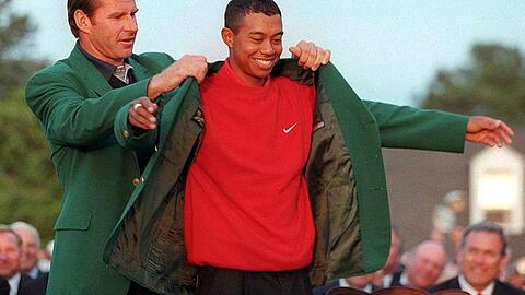Möchte sein fünftes "Green Jacket": Golf-Superstar Tiger Woods (r).