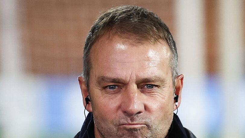 Bundestrainer Hansi Flick gibt nach dem Spiel ein Interview.