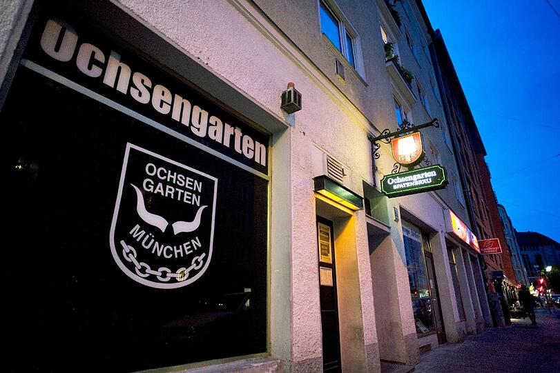 Vor 45 Jahren hat Gusti Wirsing den Ochsengarten in eine Anlaufstelle für Leder-Liebhaber verwandelt - Fridolin Steinhauser führt die Tradition fort.