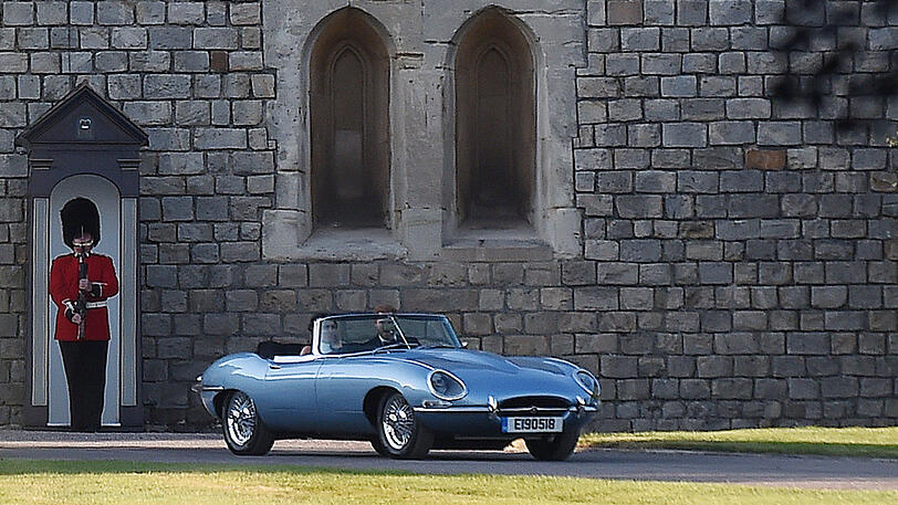Bilder: Prinz Harry verlässt mit seiner Frau Meghan Windsor Castle. Sie fahren zum Hochzeitsfest im Frogmont House.
