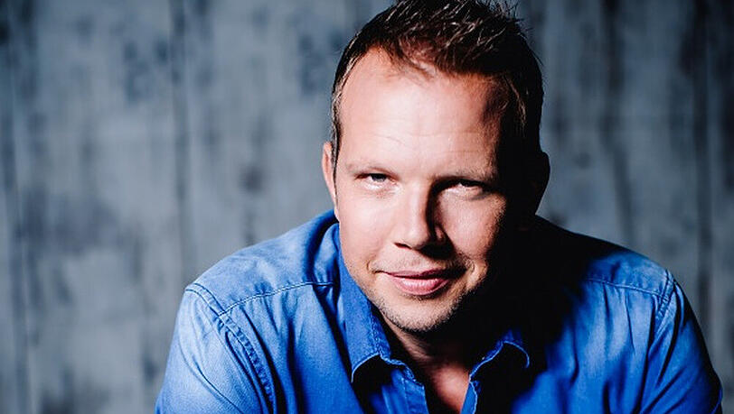 Normalerweise kennt man nur seine Stimme, nicht sein Gesicht: Fußball-Kommentator Wolff-Christoph Fuss Normalerweise kennt man nur seine Stimme, nicht sein Gesicht: Fußball-Kommentator Wolff-Christoph Fuss