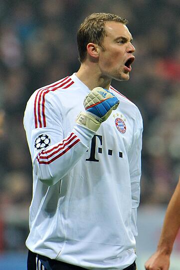 MANUEL NEUER NOTE 2:
Armkreisen? Einwandfrei. Sidestep? Knackig. Spielbeteiligung? Wenn nötig, dann perfekt.