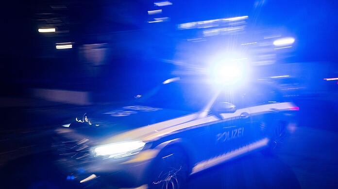 Nach einer Verfolgungsjagd bei München hat die Polizei zwei Autodiebe festgenommen. (Symbolbild)