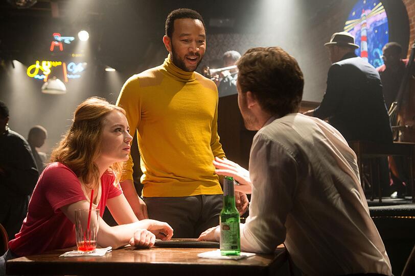 Ein alter Schulfreund (John Legend, Mitte) bietet Seb (Ryan Gosling) einen Job in seiner Band an. Der Pianist lehnt ihn vor seiner Freundin Mia (Emma Stone) ab, später geht er aber doch auf Tournee. Ein alter Schulfreund (John Legend, Mitte) bietet Seb (Ryan Gosling) einen Job in seiner Band an. Der Pianist lehnt ihn vor seiner Freundin Mia (Emma Stone) ab, später geht er aber doch auf Tournee.