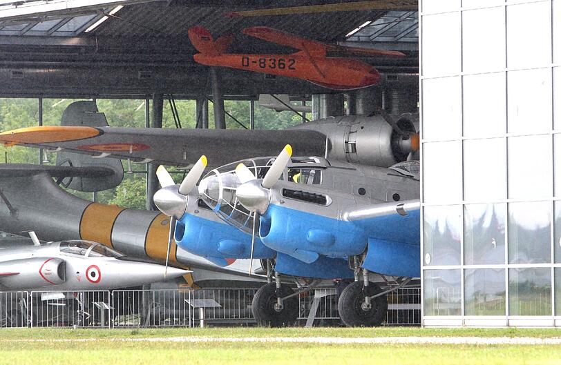 Samstag: Das 100. Jubiläum des Flugplatzes Schleißheim und 50. Jubiläum der Fliegerstaffel der Oberschleißheimer Bundespolizei steigt in der Flugwerft Schleißheim am Samstag ab 10 Uhr und Sonntag ab 12.30 Uhr &ndash; mit Flugzeug-Oldtimern. Auch Rundflüge mit der &bdquo;Tante Ju&ldquo; 52 oder dem Doppeldecker An-2 sind möglich. Wo? Flugwerft Schleißheim, Effnerstr. 18, Oberschleißheim. www.deutsches-museum.de/flugwerft