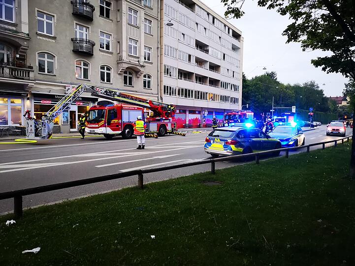 Die Feuerwehr ist am Donnerstagabend in der Kapuzinerstraße im Einsatz.