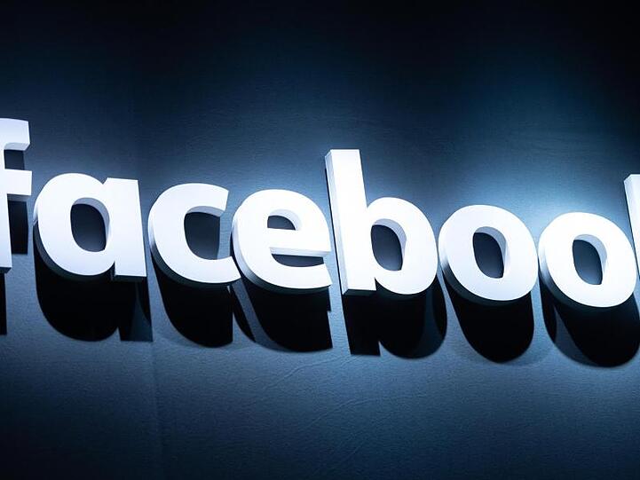 Facebook setzt künstliche Intelligenz bereits unter anderem dafür ein, Beiträge mit nicht zugelassenen Inhalten wie Terrorpropaganda oder Nacktheit zu erkennen.