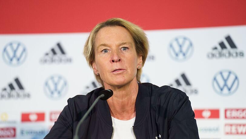 Fußball-Bundestrainerin Martina Voss-Tecklenburg spricht.