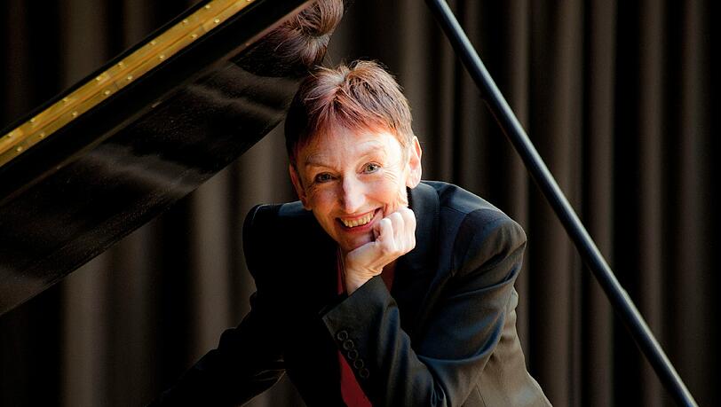 Die schottische Pianistin Elizabeth Hopkins führt heute Abend durch das Programm. Die schottische Pianistin Elizabeth Hopkins führt heute Abend durch das Programm.
